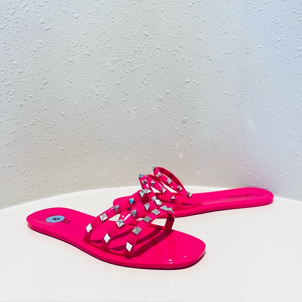 Mudd Women’s Papaya Studded Jelly Fuchsia Sandals Size 9 NWT